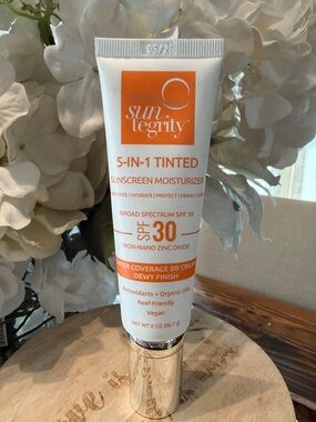 Sun Tegrity 5 in 1 Tinted Sunscreen Moisturizer SPF 30 Tinted Cream Light ex5/26